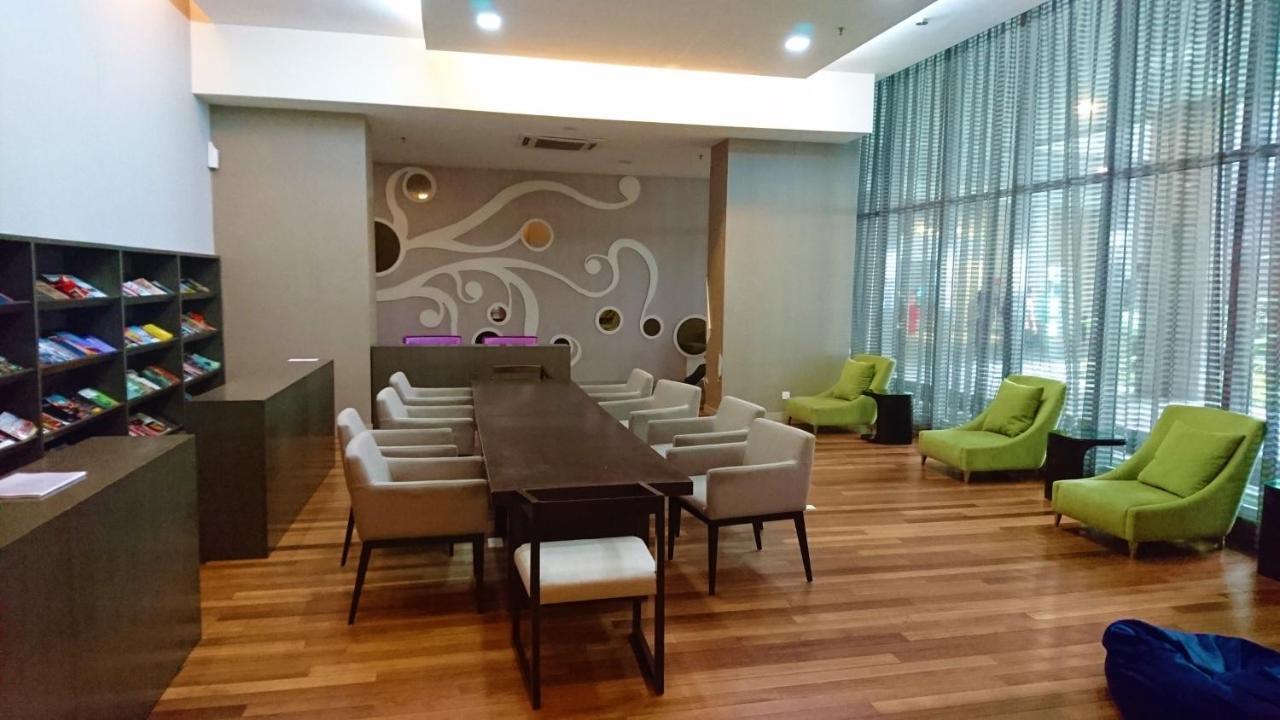 Regalia Suites Infinity Pool Kuala Lumpur Exterior photo